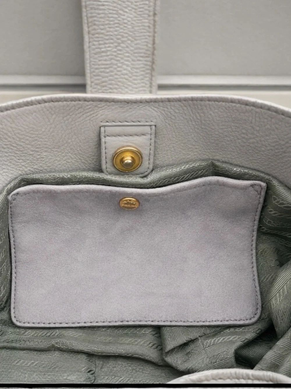 AUTHENTIC PRADA GUNMETAL & SHEEN DEERSKIN LEATHER SHOULDER BAG W/LUGGAGE TAG.